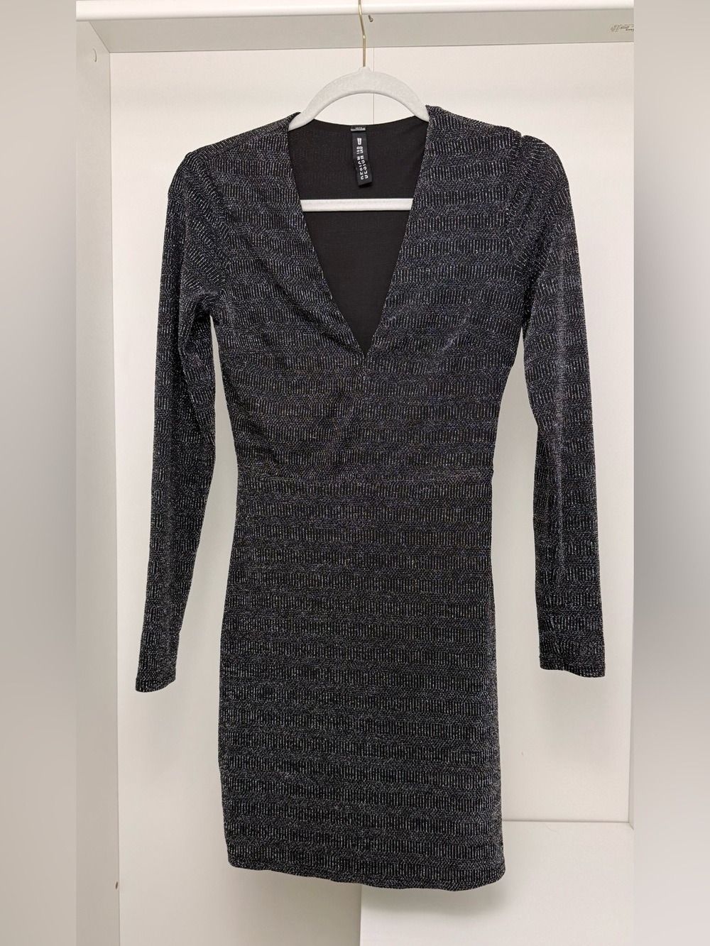 Design Lab Lord & Taylor Black Metallic Long Sleeve V-Neck Bodycon Dress